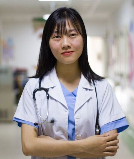 Trápaga osteokondrosiaren tratamendua zehazten duen neuropatologoa